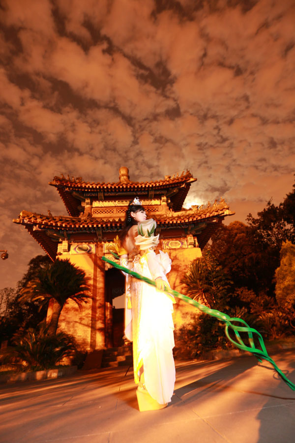 霓云之岚：长腿女神喵爷COS神还原